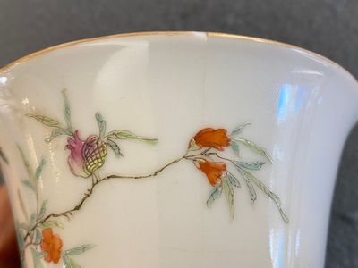 Two Chinese famille rose 'erotic subject' bowls, Kangxi mark, 19th C. — 照片 11
