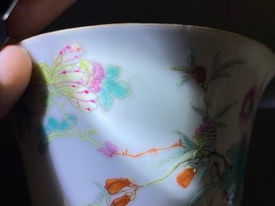 Two Chinese famille rose 'erotic subject' bowls, Kangxi mark, 19th C. — 照片 12