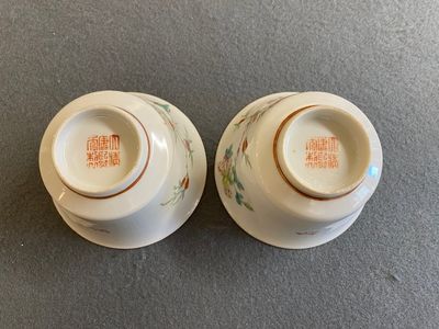 Two Chinese famille rose 'erotic subject' bowls, Kangxi mark, 19th C. — 照片 2