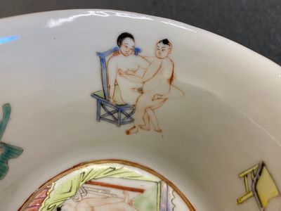 Two Chinese famille rose 'erotic subject' bowls, Kangxi mark, 19th C. — 照片 6