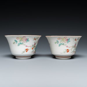 Two Chinese famille rose 'erotic subject' bowls, Kangxi mark, 19th C. — 照片 3