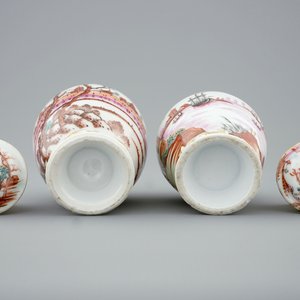 Two Chinese famille rose European subject tea caddies and covers, Qianlong, 18th C. — 照片 2