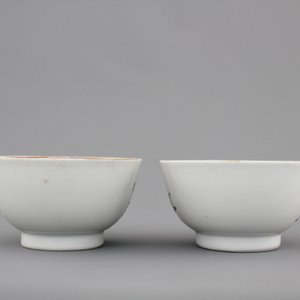 Two Chinese famille rose export cups and saucers and a cream jug with cover, Qianlong, 18th C. — photo 12