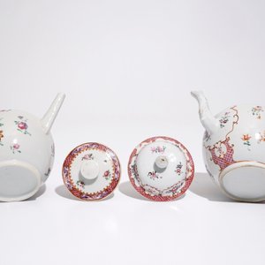 Two Chinese famille rose export porcelain teapots and covers, Qianlong — photo 7