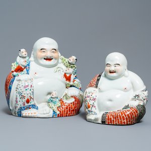 Two Chinese famille rose figures of Buddha, 19/20th C. — 照片 1