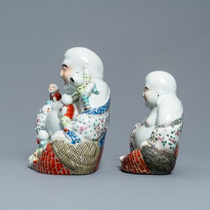 Two Chinese famille rose figures of Buddha, 19/20th C. — 照片 5