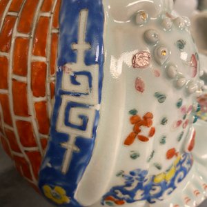 Two Chinese famille rose figures of Buddha, seal mark and workshop mark, 19th C. — 照片 13