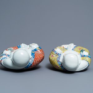 Two Chinese famille rose figures of Buddha, seal mark and workshop mark, 19th C. — 照片 5