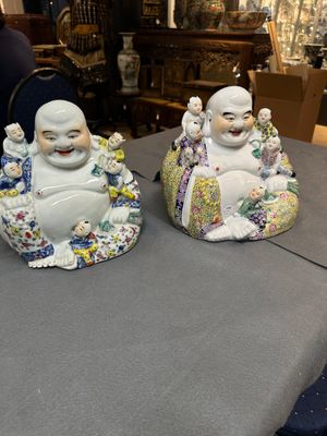 Two Chinese famille rose figures of Buddha, Zhu Mao Ji Zao 朱茂記造 and Zhu Yitai 朱義泰 mark, Republic — photo 1