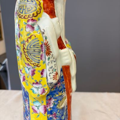 Two Chinese famille rose figures of star gods — foto 18