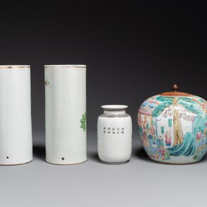 Two Chinese famille rose hat stands, a vase and a jar, 19th C. — 照片 2
