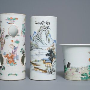 Two Chinese famille rose hat stands and a jardinière, 19/20th C. — 照片 4