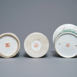 Two Chinese famille rose hat stands and a jardinière, 19/20th C. — 照片 9