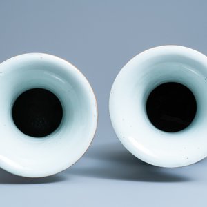Two Chinese famille rose 'Immortals' vases, 19/20th C. — 照片 5
