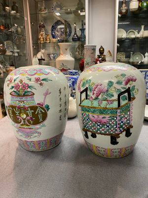 Two Chinese famille rose jars and covers with censers holding flowers, 19th C. — photo 4