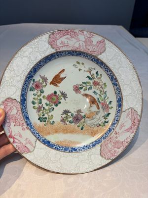 Two Chinese famille rose 'Magpie and Peony' plates with bianco-sopra-bianco rims, Yongzheng — foto 8