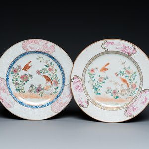 Two Chinese famille rose 'magpie and peony' plates with bianco-sopra-bianco rims, Yongzheng — 照片 1