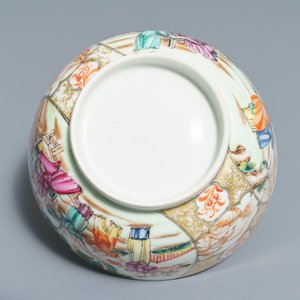 Two Chinese famille rose 'mandarin' bowls and three cups and saucers, Qianlong — photo 13