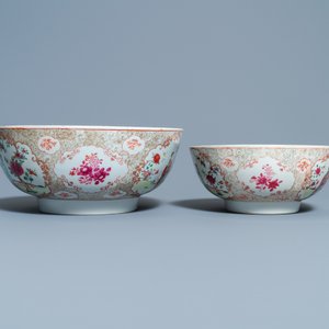 Two Chinese famille rose 'mandarin' bowls, Qianlong — 照片 3