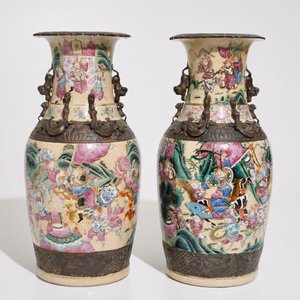 Two Chinese famille rose Nanking crackle glaze vases, 19th C. — photo 3