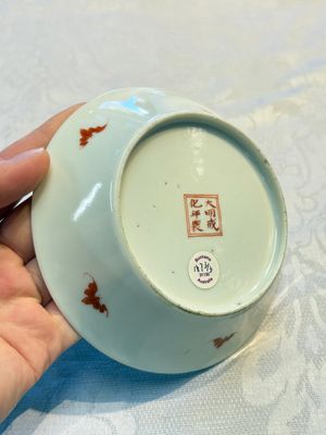 Two Chinese famille rose plates, Chenghua and Guangxu mark, Republic — foto 11