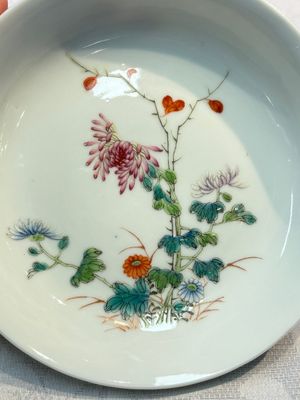 Two Chinese famille rose plates, Chenghua and Guangxu mark, Republic — foto 2
