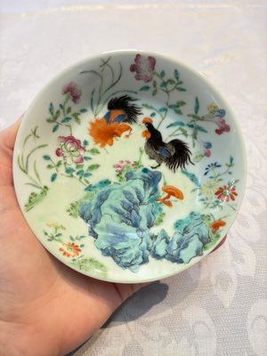 Two Chinese famille rose plates, Chenghua and Guangxu mark, Republic — foto 7