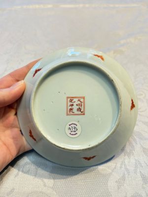 Two Chinese famille rose plates, Chenghua and Guangxu mark, Republic — foto 9