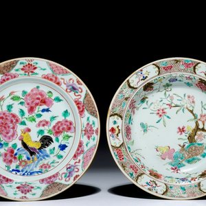 Two Chinese famille rose plates with a rooster and a dear, Yongzheng/Qianlong — photo 1