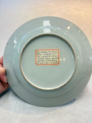 Two Chinese famille rose plates with floral design, Yongzheng/Qianlong — 照片 12