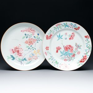 Two Chinese famille rose plates with floral design, Yongzheng/Qianlong — 照片 1