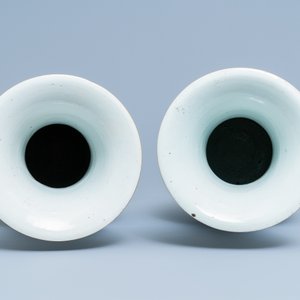 Two Chinese famille rose 'playing boys' vases, 19/20th C. — photo 5