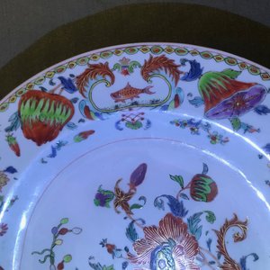 Two Chinese famille rose 'Pompadour' dishes, Qianlong — 照片 18