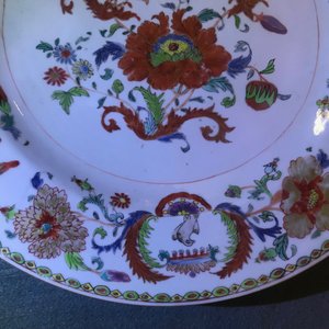 Two Chinese famille rose 'Pompadour' dishes, Qianlong — 照片 19