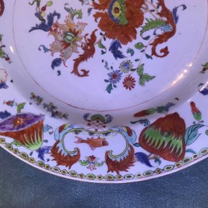 Two Chinese famille rose 'Pompadour' dishes, Qianlong — 照片 20