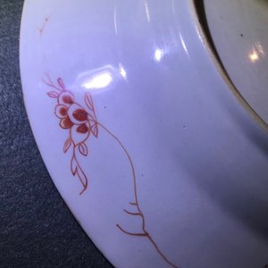 Two Chinese famille rose 'Pompadour' dishes, Qianlong — 照片 26