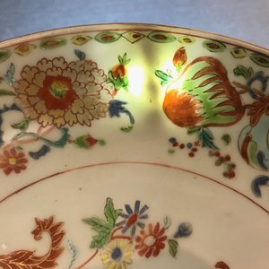 Two Chinese famille rose 'Pompadour' dishes, Qianlong — 照片 3