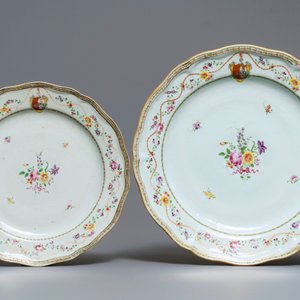 Two Chinese famille rose Portuguese market armorial dishes, Qianlong — 照片 2