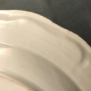 Two Chinese famille rose Portuguese market armorial dishes, Qianlong — 照片 7
