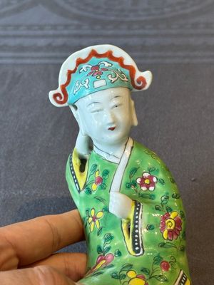 Two Chinese famille rose reclining figures, 19th C. — photo 10