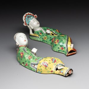 Two Chinese famille rose reclining figures, 19th C. — photo 1