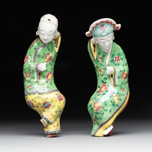 Two Chinese famille rose reclining figures, 19th C. — photo 2
