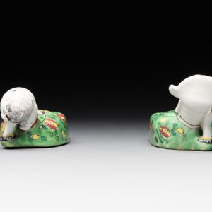 Two Chinese famille rose reclining figures, 19th C. — photo 5