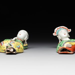 Two Chinese famille rose reclining figures, 19th C. — photo 7