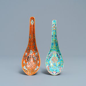 Two Chinese famille rose relief-moulded spoons, Tongzhi mark and of the period — photo 1