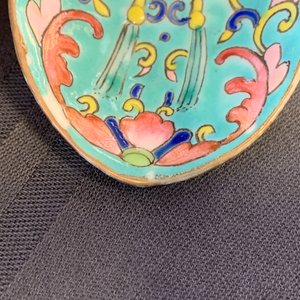 Two Chinese famille rose relief-moulded spoons, Tongzhi mark and of the period — photo 6