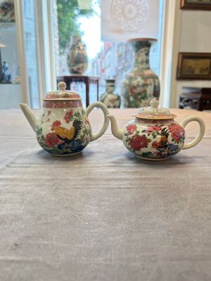 Two Chinese famille rose 'rooster' teapots, Yongzheng/Qianlong — photo 1