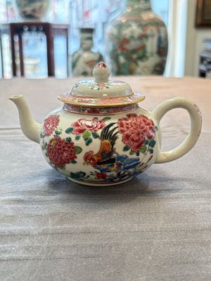 Two Chinese famille rose 'rooster' teapots, Yongzheng/Qianlong — photo 14