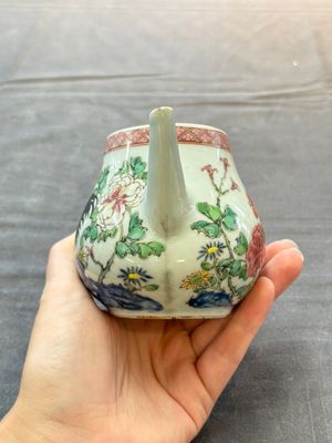 Two Chinese famille rose 'rooster' teapots, Yongzheng/Qianlong — photo 6