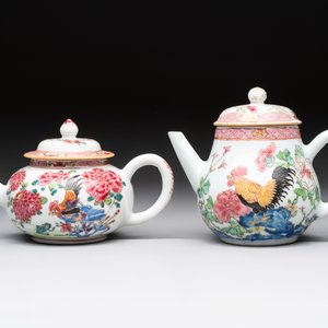Two Chinese famille rose 'rooster' teapots, Yongzheng/Qianlong — photo 2